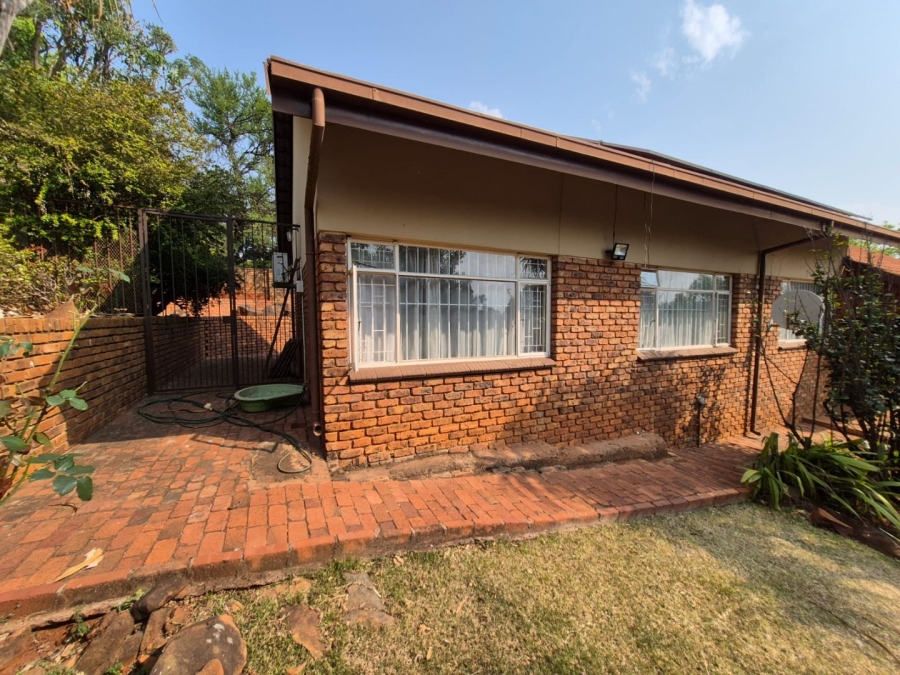 3 Bedroom Property for Sale in Garsfontein Gauteng