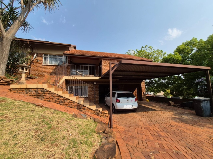 3 Bedroom Property for Sale in Garsfontein Gauteng