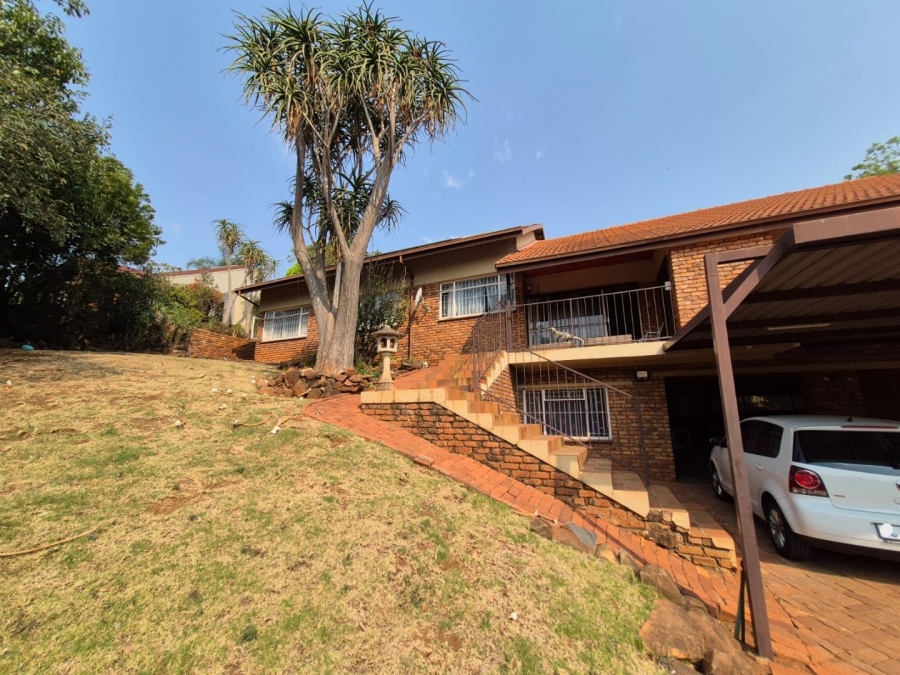 3 Bedroom Property for Sale in Garsfontein Gauteng
