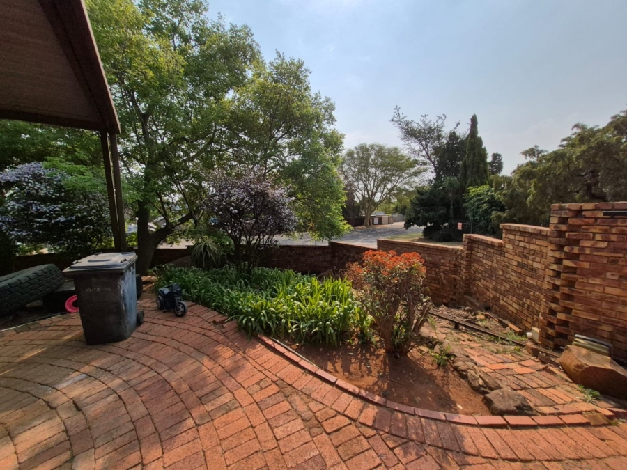 3 Bedroom Property for Sale in Garsfontein Gauteng