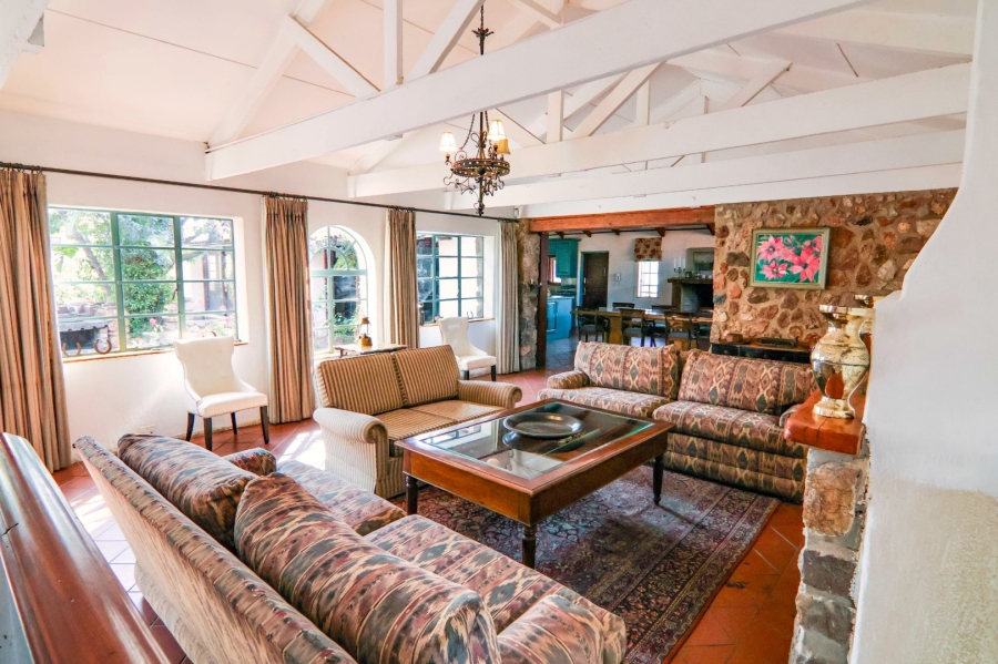5 Bedroom Property for Sale in Thatchfield Close Gauteng