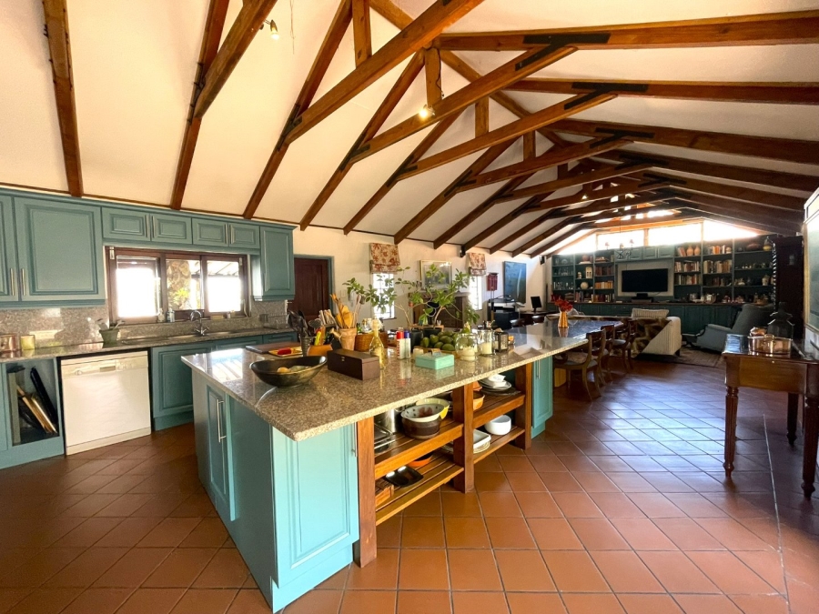 5 Bedroom Property for Sale in Thatchfield Close Gauteng