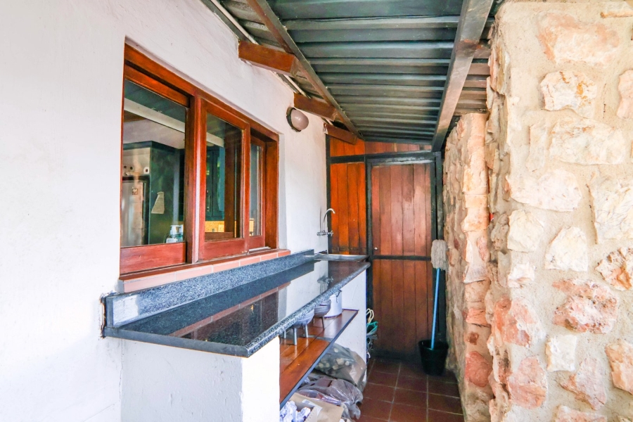 5 Bedroom Property for Sale in Thatchfield Close Gauteng