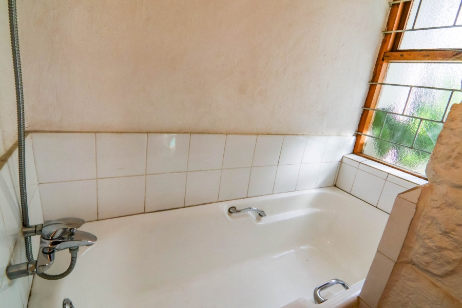 5 Bedroom Property for Sale in Thatchfield Close Gauteng
