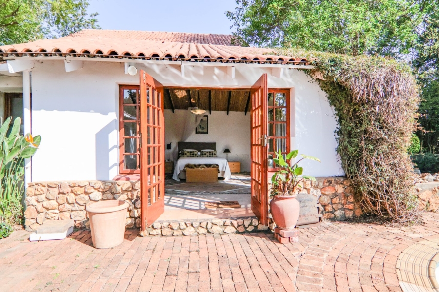 5 Bedroom Property for Sale in Thatchfield Close Gauteng