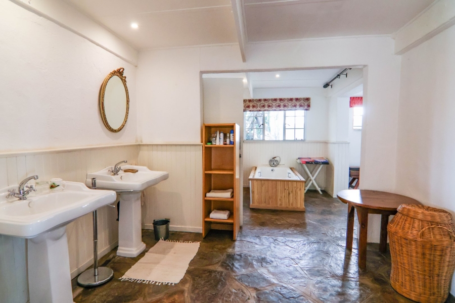 5 Bedroom Property for Sale in Thatchfield Close Gauteng