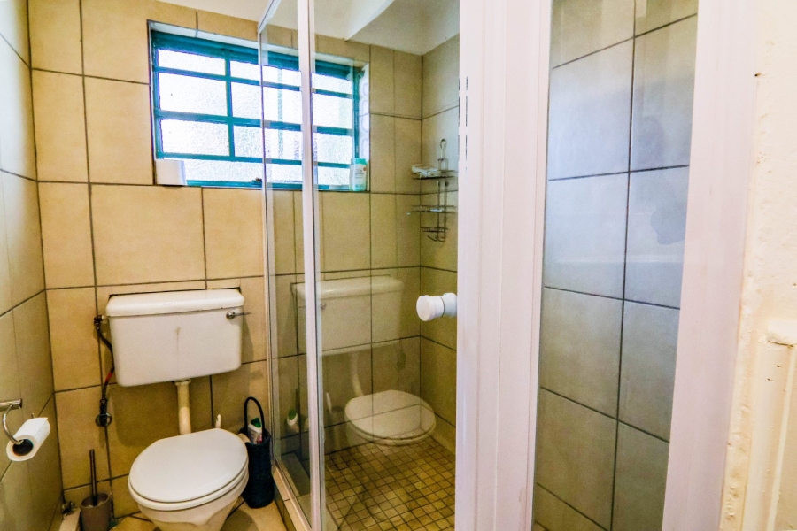 5 Bedroom Property for Sale in Thatchfield Close Gauteng