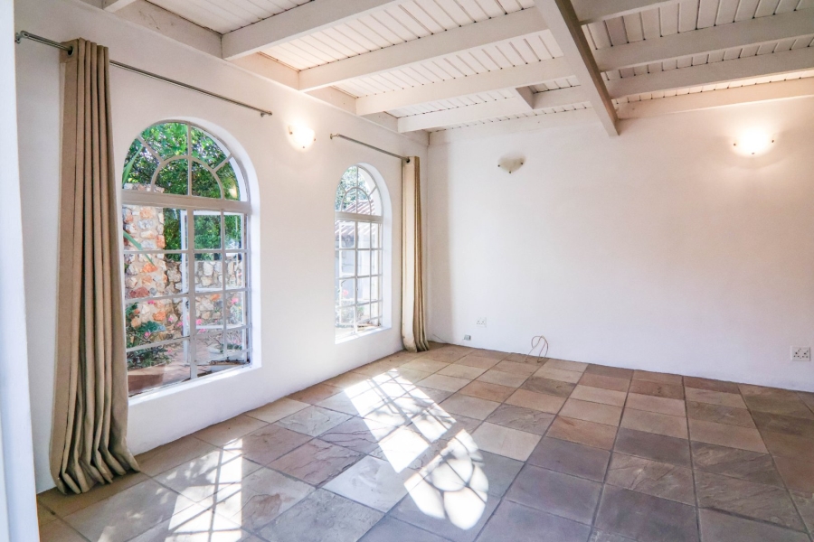 5 Bedroom Property for Sale in Thatchfield Close Gauteng