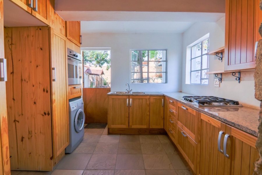 5 Bedroom Property for Sale in Thatchfield Close Gauteng