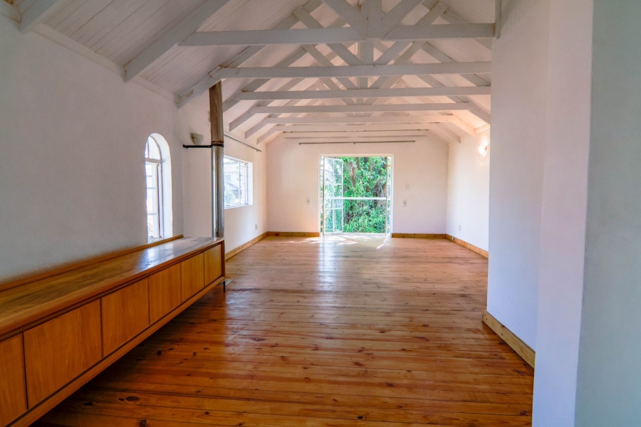 5 Bedroom Property for Sale in Thatchfield Close Gauteng