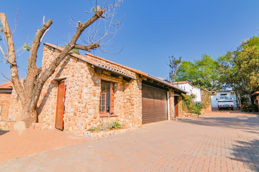5 Bedroom Property for Sale in Thatchfield Close Gauteng