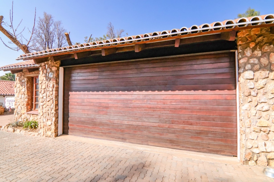 5 Bedroom Property for Sale in Thatchfield Close Gauteng