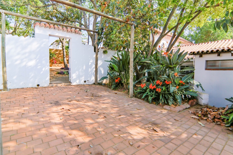 5 Bedroom Property for Sale in Thatchfield Close Gauteng