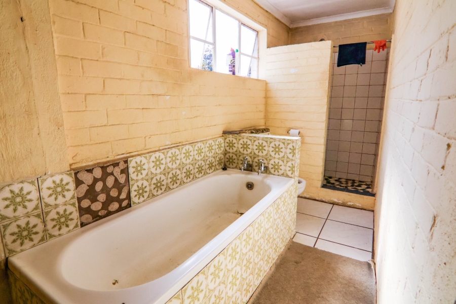 5 Bedroom Property for Sale in Thatchfield Close Gauteng