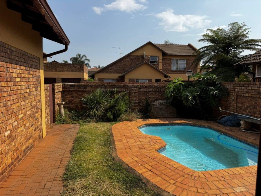 3 Bedroom Property for Sale in Glen Marais Gauteng