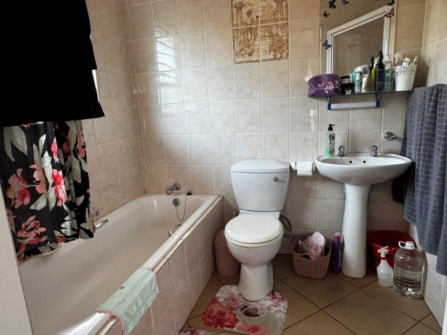 3 Bedroom Property for Sale in Glen Marais Gauteng