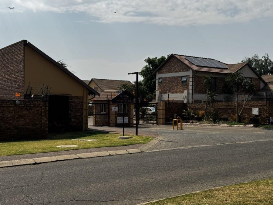 3 Bedroom Property for Sale in Glen Marais Gauteng