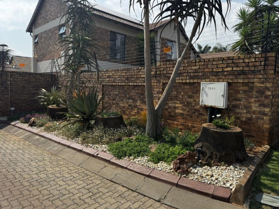 3 Bedroom Property for Sale in Glen Marais Gauteng