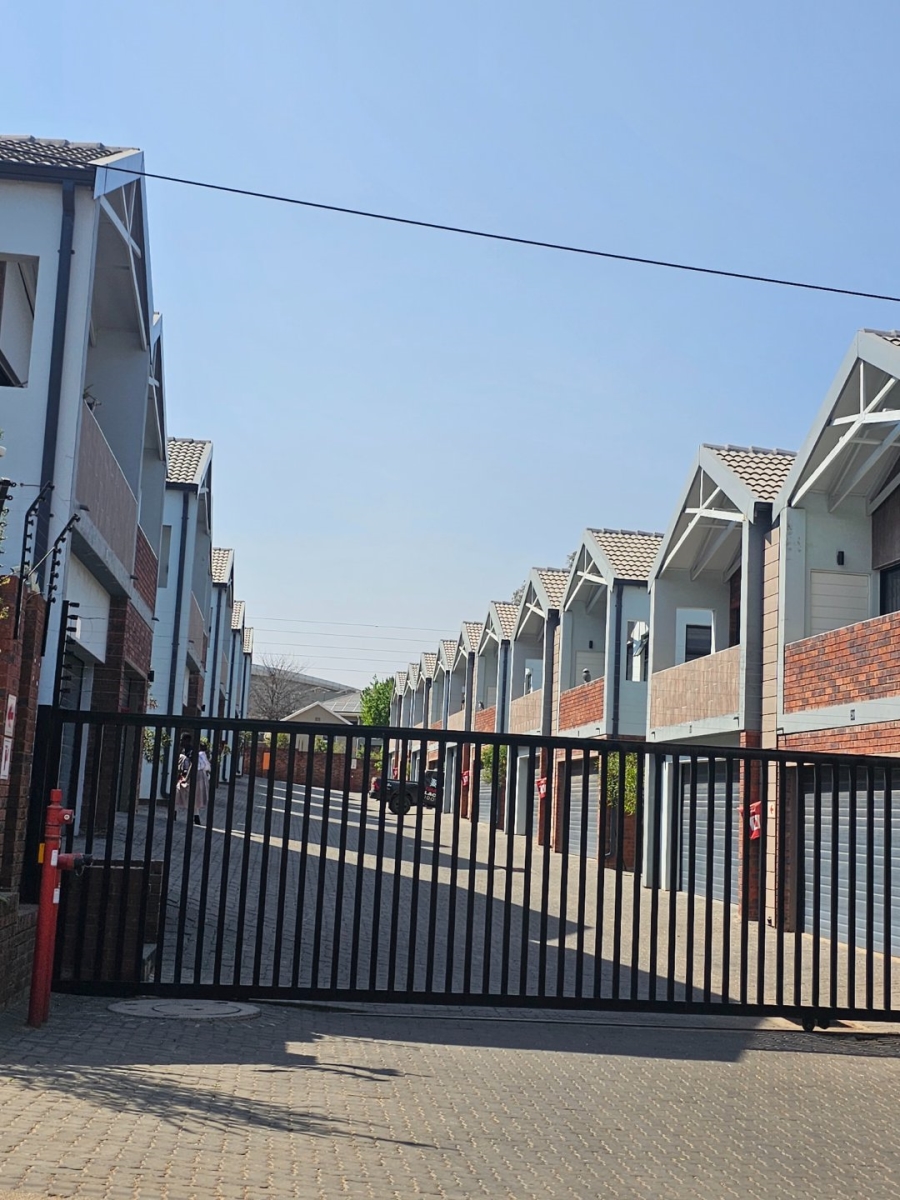 3 Bedroom Property for Sale in Ferndale Gauteng