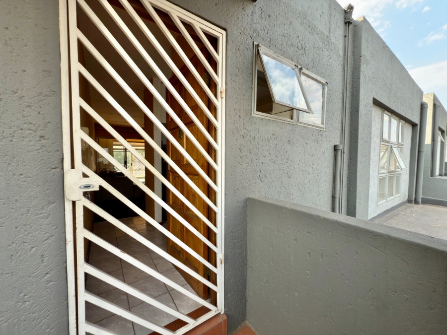 2 Bedroom Property for Sale in Mulbarton Gauteng