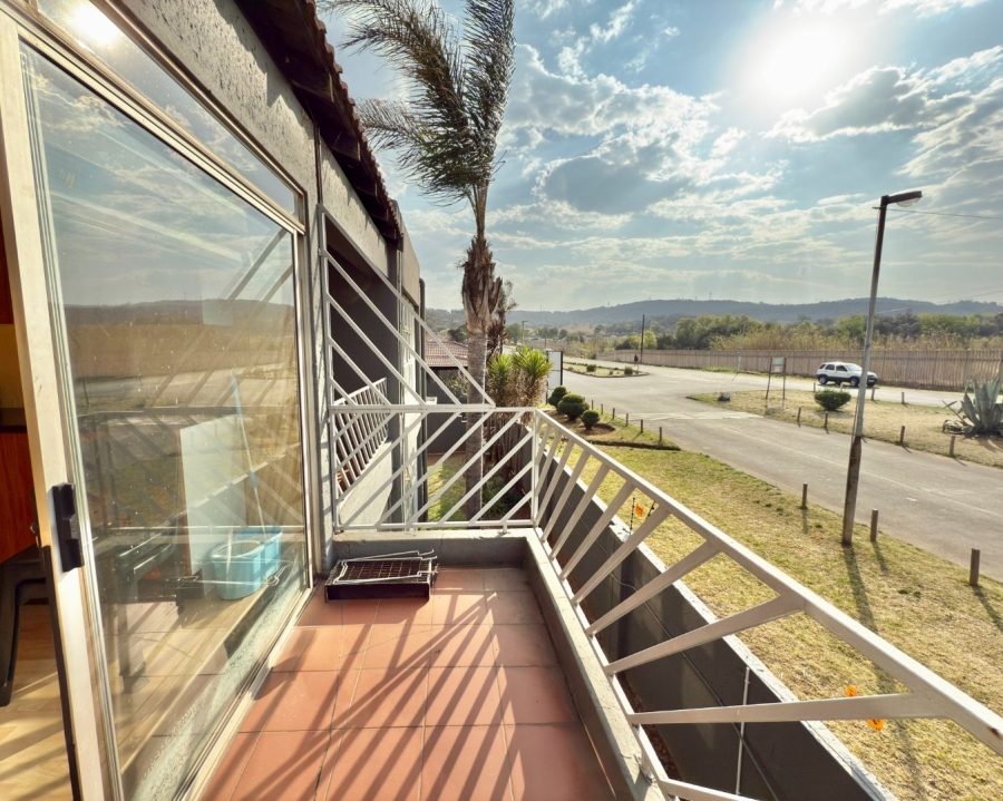 2 Bedroom Property for Sale in Mulbarton Gauteng