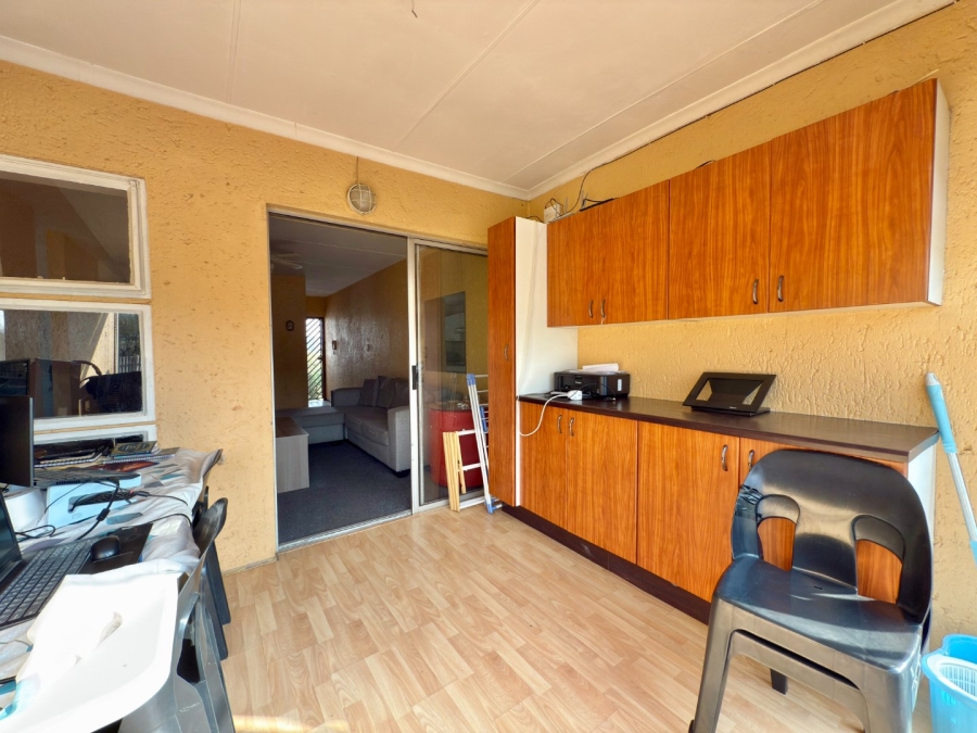 2 Bedroom Property for Sale in Mulbarton Gauteng