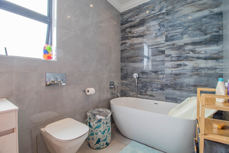 5 Bedroom Property for Sale in Serengeti Lifestyle Estate Gauteng