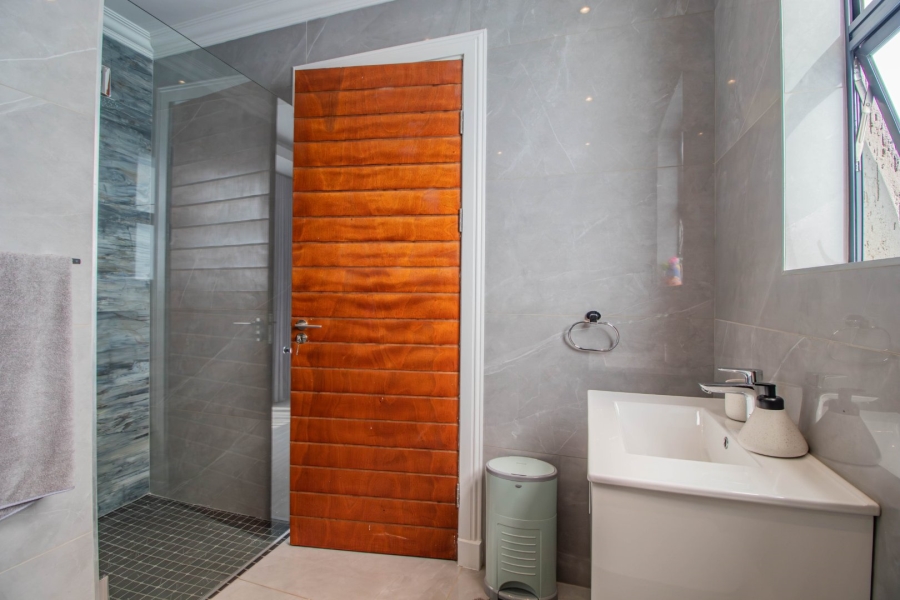 5 Bedroom Property for Sale in Serengeti Lifestyle Estate Gauteng