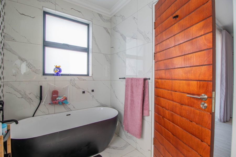5 Bedroom Property for Sale in Serengeti Lifestyle Estate Gauteng