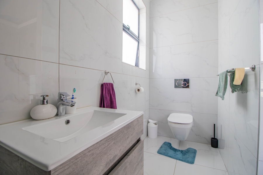 5 Bedroom Property for Sale in Serengeti Lifestyle Estate Gauteng