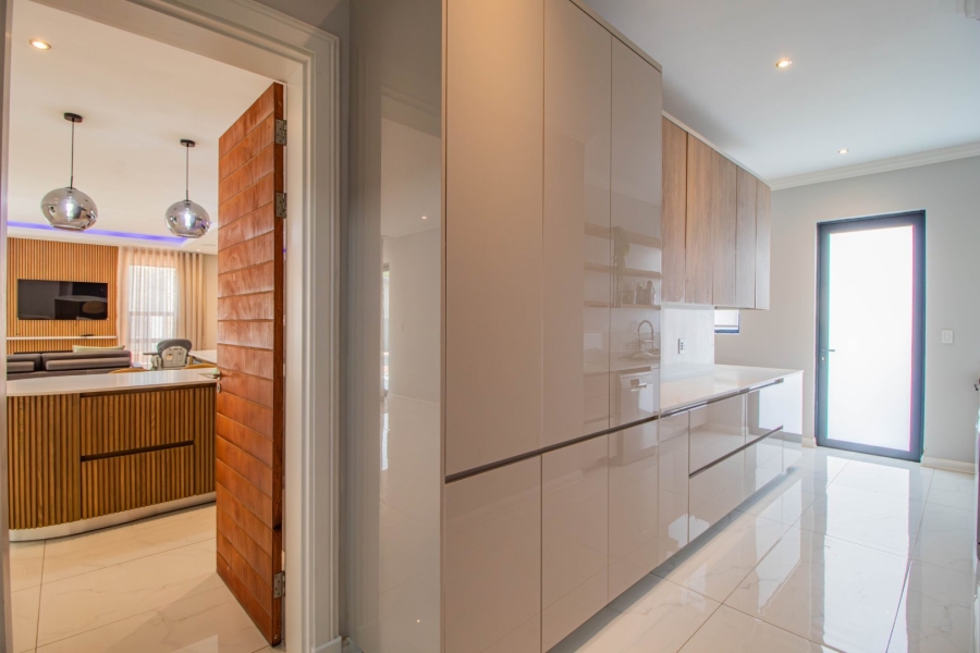 5 Bedroom Property for Sale in Serengeti Lifestyle Estate Gauteng