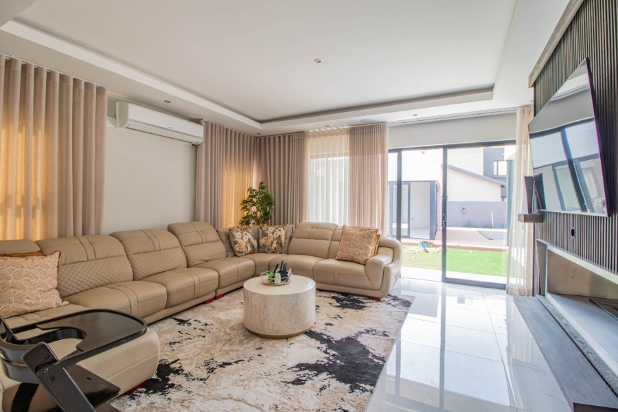5 Bedroom Property for Sale in Serengeti Lifestyle Estate Gauteng