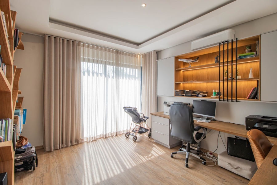5 Bedroom Property for Sale in Serengeti Lifestyle Estate Gauteng