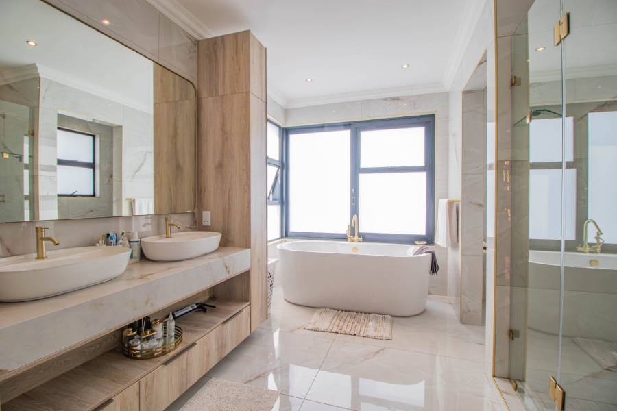 5 Bedroom Property for Sale in Serengeti Lifestyle Estate Gauteng