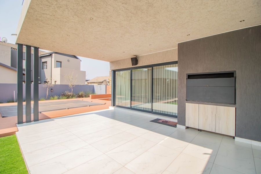 5 Bedroom Property for Sale in Serengeti Lifestyle Estate Gauteng