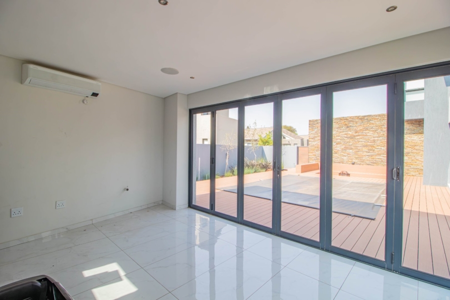 5 Bedroom Property for Sale in Serengeti Lifestyle Estate Gauteng