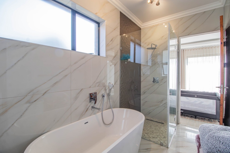 5 Bedroom Property for Sale in Serengeti Lifestyle Estate Gauteng