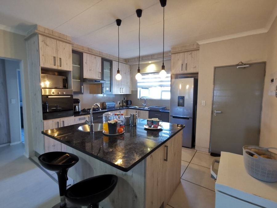 To Let 3 Bedroom Property for Rent in North Riding Gauteng