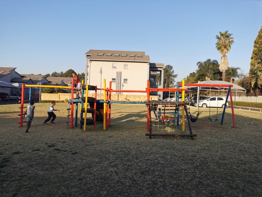 To Let 3 Bedroom Property for Rent in North Riding Gauteng
