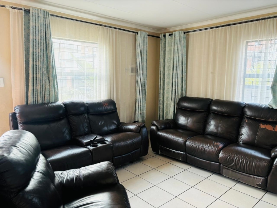 3 Bedroom Property for Sale in Kosmosdal Gauteng