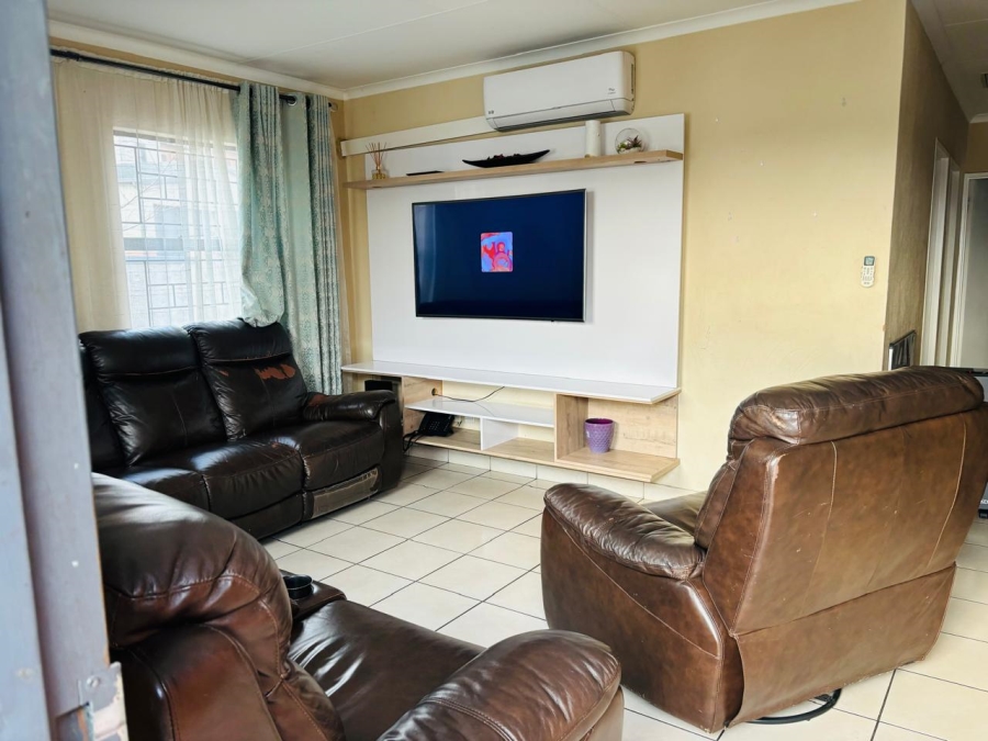 3 Bedroom Property for Sale in Kosmosdal Gauteng