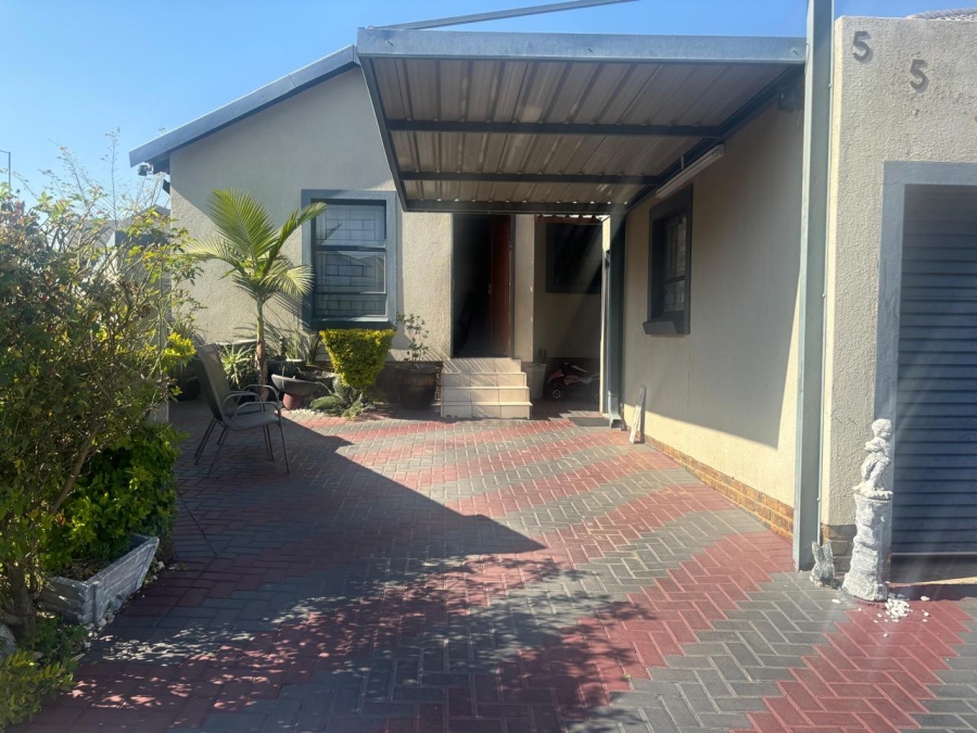 3 Bedroom Property for Sale in Kosmosdal Gauteng