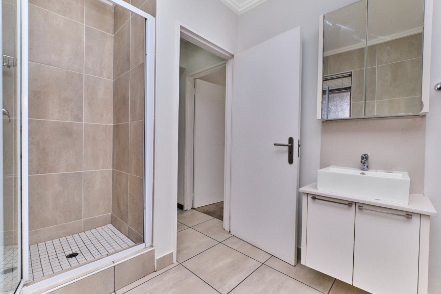 To Let 1 Bedroom Property for Rent in Lonehill Gauteng