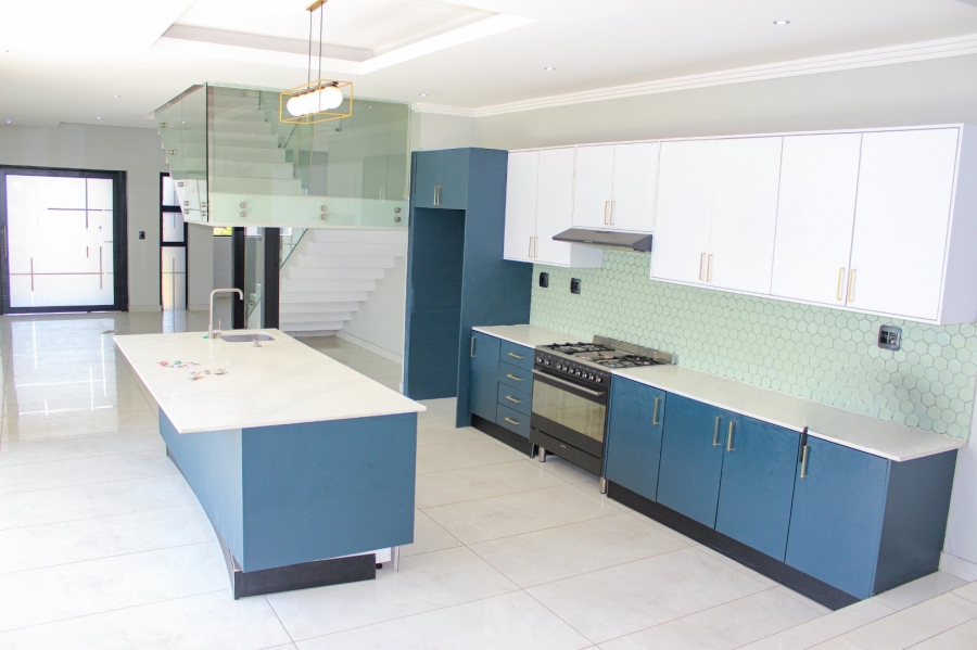 7 Bedroom Property for Sale in Midstream Ridge Gauteng