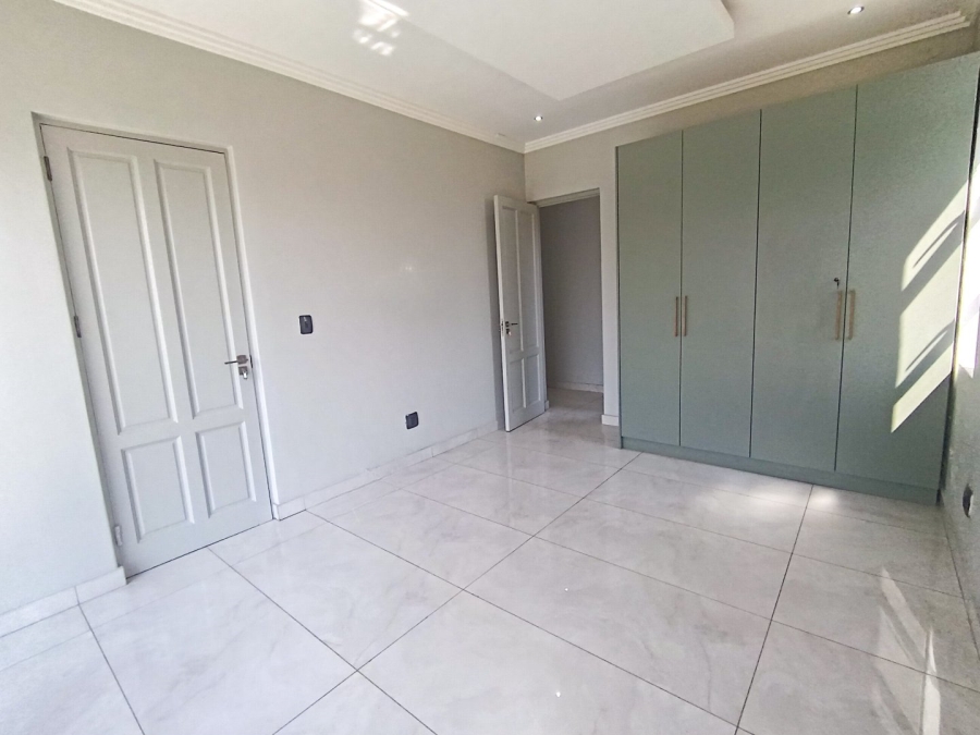 7 Bedroom Property for Sale in Midstream Ridge Gauteng