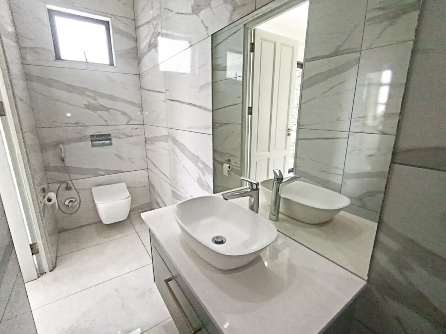 7 Bedroom Property for Sale in Midstream Ridge Gauteng