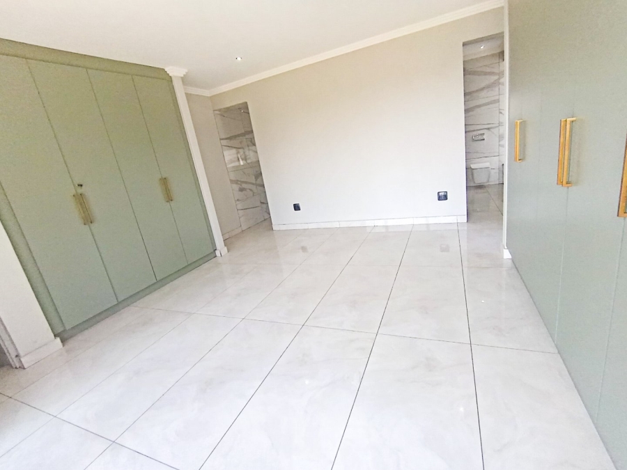 7 Bedroom Property for Sale in Midstream Ridge Gauteng