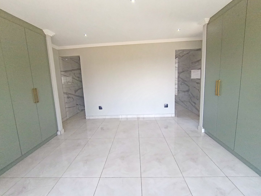 7 Bedroom Property for Sale in Midstream Ridge Gauteng