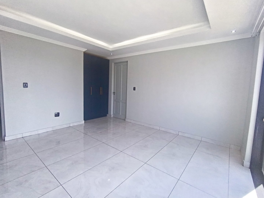 7 Bedroom Property for Sale in Midstream Ridge Gauteng