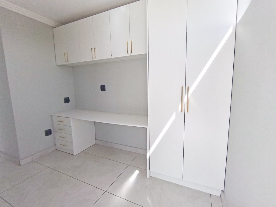 7 Bedroom Property for Sale in Midstream Ridge Gauteng